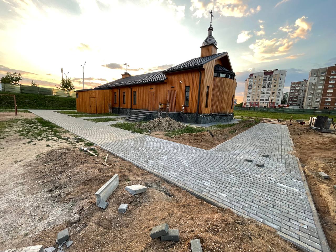 Храм Гавриила Ургебадзе в Минске строится